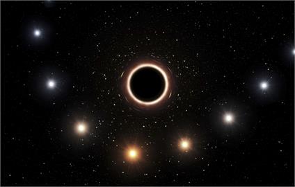 質量是太陽「300億倍」黑洞畫面曝光！天文學家驚呼：可能是史上最大