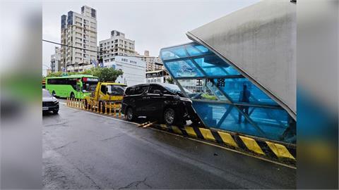 快新聞／毒駕慘了！「89運兵車」自撞台中BRT站　駕駛快篩驗出「喪屍煙彈」