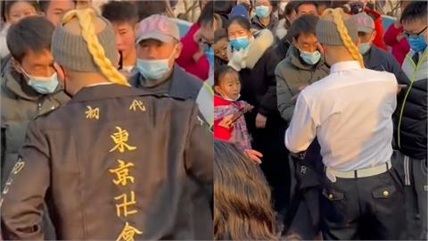 穿日本動漫衣服遊南京公園　中國男竟被圍堵搶衣：不准穿！