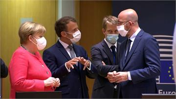 疫期首場實體高峰會 歐盟27國領袖戴罩出席