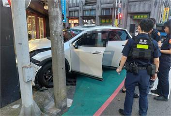 連撞2車再衝入店家　35歲女駕駛涉毒駕藏有依托咪酯菸彈