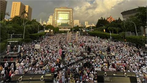 凱道天空「冒出這1物」包圍太震撼！散場「速收椅子、沒垃圾」網嚇傻：台灣人太扯