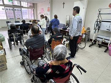 快新聞／冬日送暖！沈發惠、綠苗縣黨部合辦義剪活動　替長者修整頭髮