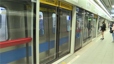 夏天捷運車廂都臭爆他嘆台灣人不管理體味！網曝1招：隨時香噴噴