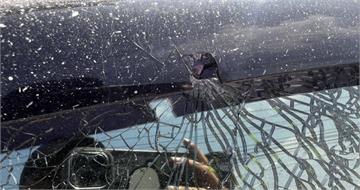 台中4男嫌「車內太熱」搖窗持空氣槍亂射　沿路商家、汽車全遭殃...落網辯：好玩