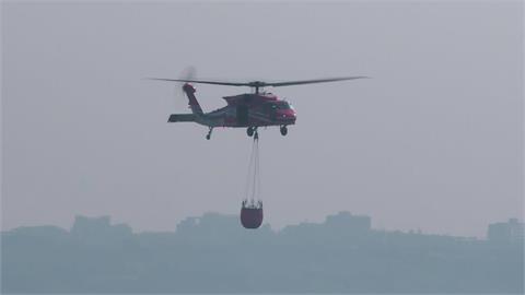 台中接連公墓火警　「燒金紙引火勢」出動直升機灑水