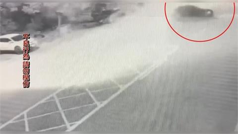 叩！誤以為只是旋轉踏板飛出　台中女騎士擦撞轎車涉肇逃