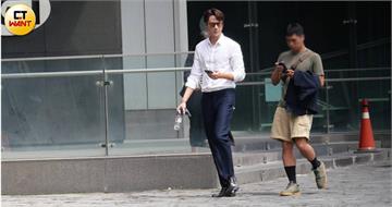 貼心獻帽1／劉書宏新歡曝光！護愛席惟倫「大街狂吸」超曖昧