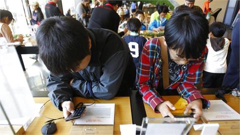 快新聞／台灣該學？南韓新政策「上課全面禁手機」　明年3月上路實施