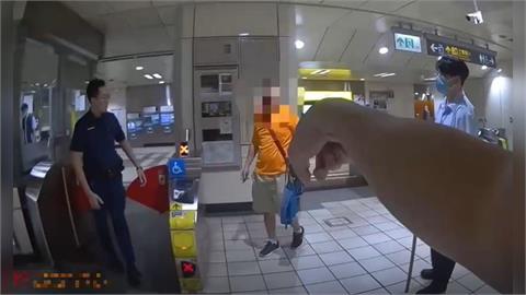 澳籍男搭北捷喝飲料遭制止竟「比中指」　台男不堪受辱「亮刀」遭送辦
