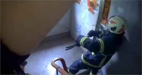 快新聞／男子酒後失控持刀傷母　警消「聽聞哀嚎聲」急破門畫面曝