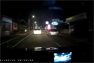 藥頭拒捕街頭飆速 自撞圍牆被逮