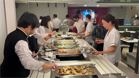 飯店斥資兩千萬裝潢員工餐廳　豪華員工餐上班族超羨慕