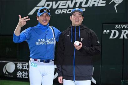 日職(影)/古林睿煬「帶小抄」上場!首勝球送愛妻、新庄監督發文大讚子弟兵