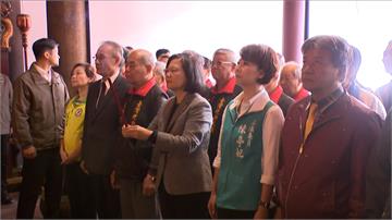 蔡總統到台南廟宇參拜 民眾大讚好親民