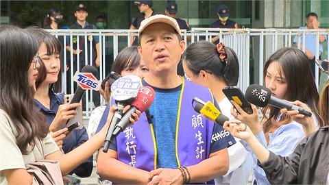 汽車駕駛怒包圍交通部！　訴求「行人闖紅燈」提高罰則