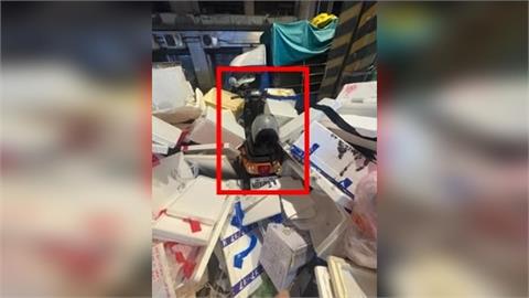 基隆崁子頂魚市場「保麗龍垃圾山」淹沒機車　回收站設假的？