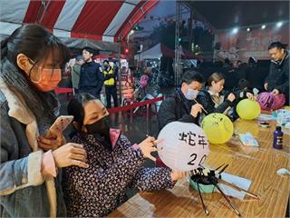桃消圳頂分隊元宵節宣導防災知識　民眾自製消防燈籠祈福