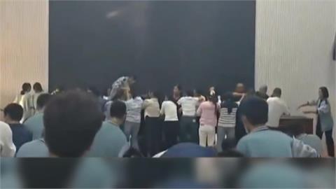 中國高中活動要家長跪地讓學生踩　網轟：孩子會有心理創傷