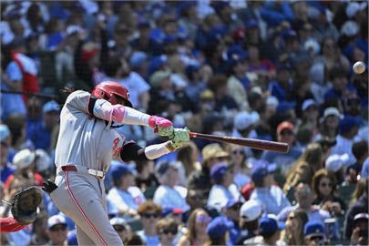 MLB(影)／姊姊去世仍忍痛出賽　紅人快腿球星敲生涯第50轟獻給老姊