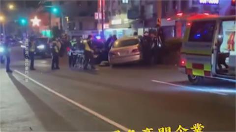 跑什麼！駕駛違規遇檢竟加速逃　警被拖行受傷、就逮搜出違禁品