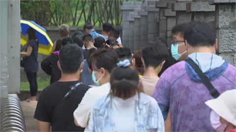 篩檢站塞爆！　鄭文燦：企業別再整車載去PCR