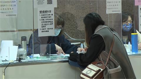 護照申辦爆量！製發期延至10天　領務局2／20起網路預約名額增至1500名