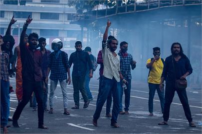 快新聞／斯里蘭卡破產「示威群眾闖官邸」　傳總統逃亡