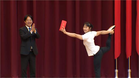 世大運(影)／賴總統發加菜金笑了　全因體操選手丁華恬做「這動作」
