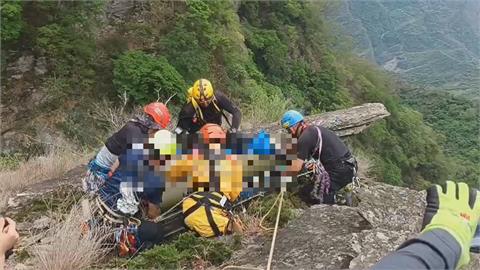 飛龍瀑布溯溪意外2死3失聯　上午女性罹難者吊掛下山
