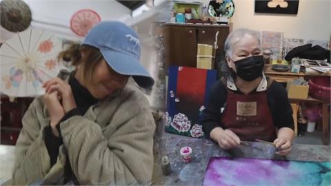法妞初次設計彩繪傘「自嘲像小孩畫的」　台灣藝術家點評1話讓她感動
