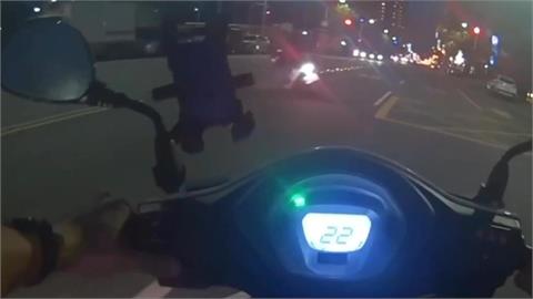三貼闖紅燈拒檢加速逃逸　高雄騎士被揪無照又酒駕