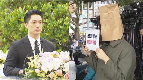 蔣萬安追思並致歉228事件　受難者家屬舉牌「原諒無可能」