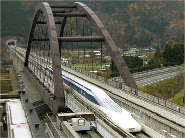 東海道新幹線「維修保養車」相撞　濱松～名古屋列車大範圍停駛