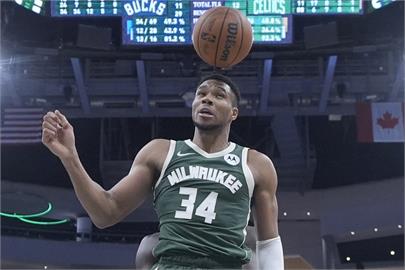 NBA(影)／假握手惹議！公鹿字母哥遭嗆屁孩回應「再一次我仍保有童心」