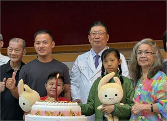 剛出生被宣告「只能再活一個月」   台大醫院活體換肝救回印尼2病童！