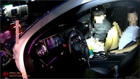 台中男躲酒駕跳副座「男男疊坐」　車子失控滑行釀連環撞