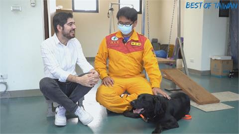 土耳其網紅開箱搜救犬訓練日常！12秒內找出災民　網讚：國家英雄