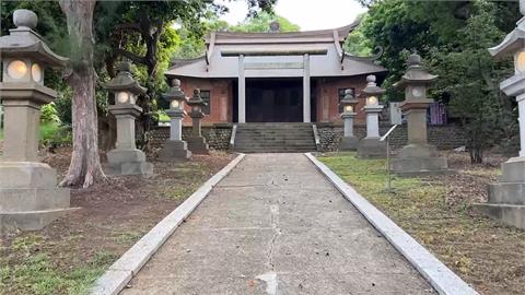 苗栗虎頭山鳥居公廁遮版被吹落　男士們憂春光外洩沒人敢來方便