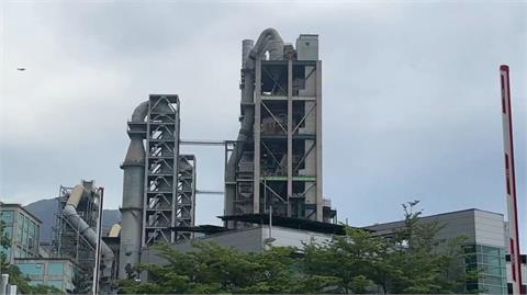 台泥花蓮廠木屑皮帶竄火煙　消防1小時撲滅無傷亡
