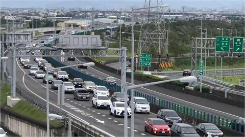中秋連假國道新竹至台南路段車流量大　改走台61線避塞車