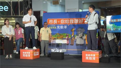 沈伯洋快閃西門町肥皂箱開講！從電扶梯走上來超驚喜、人潮擠爆捷運站口
