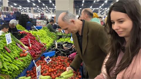 土耳其傳統市場大揭密！他見草莓「一斤50」價格超便宜　笑喊：每天去買