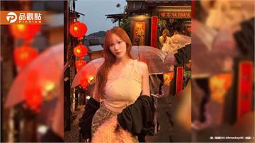 日本AV女神在九份！火辣身材全被拍 揮台灣國旗喊明年再來