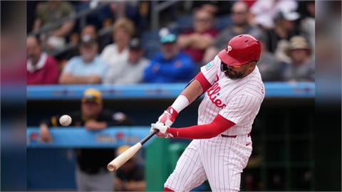 MLB(影)／費城人巨砲史瓦伯春訓首打席就開轟！敲飛出球場外大號全壘打