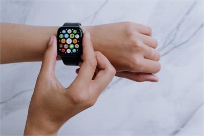 蘋果新專利曝！Apple Watch錶盤顏色可隨「服裝、錶帶」更換