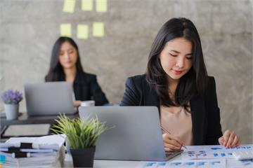 能力在線卻常被忽略？女生在職場最容易踩到7個形象盲點