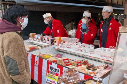 高物價時代！日本商場推「剩食年菜」物美價廉　新春福袋有白米、肉品、罐頭等