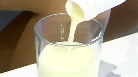 老牌羊乳公司發布「紅字警告」引熱議！幽默「勸世文」讓網讚爆：小編太有才