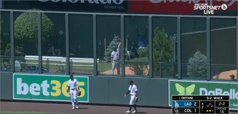 MLB(影)／大谷的第28轟被他接到！他開心接受訪問：「我要出名了！」